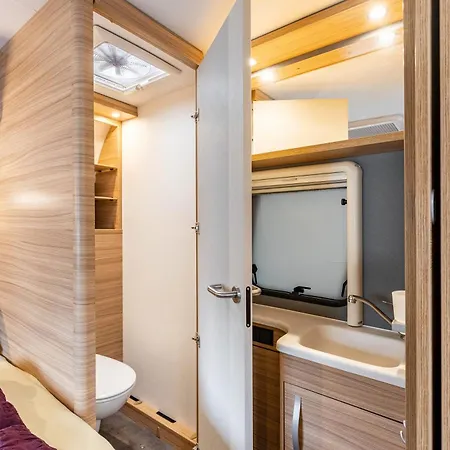 Comfort Wohnwagen Max 2 Erw U 2 Kd مكان تخييم *