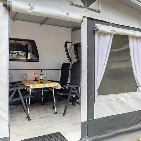 مكان تخييم Comfort Wohnwagen Max 2 Erw U 2 Kd *