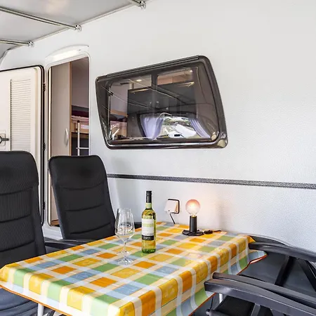 Κάμπινγκ Comfort Wohnwagen Max 2 Erw U 2 Kd *