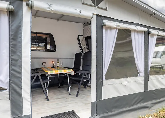 Camping Comfort Wohnwagen Max 2 Erw U 2 Kd